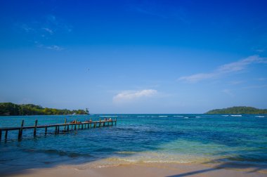 Bocas Del Toro, Panama - 23 Nisan 2015: Ahşap iskele üzerinde oluşan bir adalar Karayip kıyılarında Panama Bocas del Toro eyaletinde