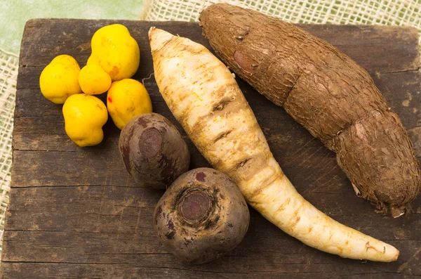 White carrot, sweet potato and potatoes displayed on wood — Stock Photo, Image