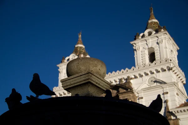 Reflexão da Igreja de São Francisco, Quito, Equador — Fotografia de Stock
