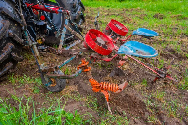 Two seated potato machine used for planting hooked to tractor — Φωτογραφία Αρχείου