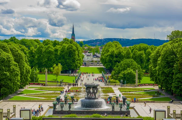 OSLO, NORWAY - 8 JULY, 2015: Big beautiful waterfall fountain located in Vigelandsparken sorrounded by charming pathways and green vegetation, shot from slightly above angle — Zdjęcie stockowe