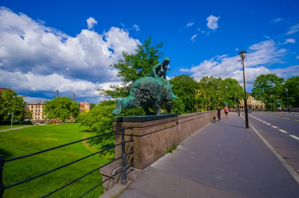 OSLO, NORWAY - 8 JULY, 2015: Famous Ankerbrua with its recognizable animal statues located in the heart of Oslo. This bridge crosses Akerselva which runs through city centre — Stock Fotó