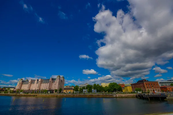 OSLO, NORWAY - 8 JULY, 2015: Beautiful architecture large pink office building located waterfron across opera house — Stock Photo, Image