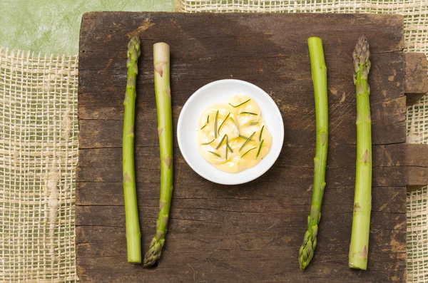 All-natural Asparagus and butter on wooden board — 图库照片