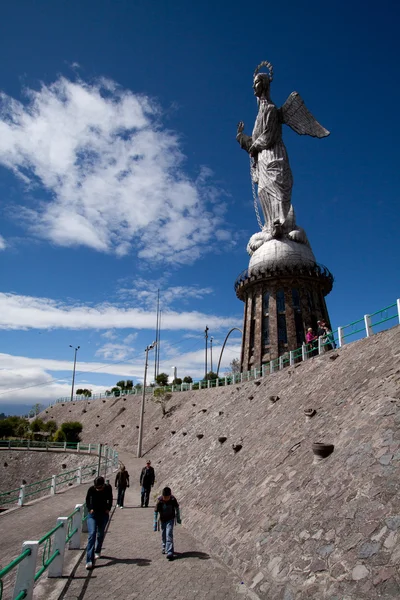 Quito bakire heykeli, Ecuador — Stok fotoğraf