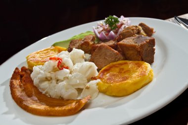 Fritada, kızarmış domuz, tipik Ekvador gıda