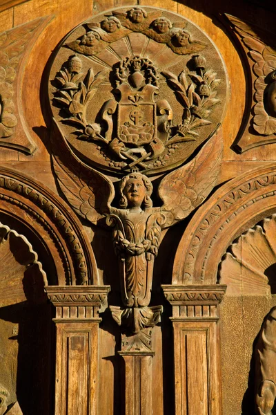 Detail van de barokke architectuur in San Francisco kerk, Quito, Ecuador — Stockfoto