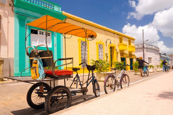 CAMAGUEY, CUBA - SEPTEMBER 4, 2015: bicitaxi is a modified bicycle used for transportation of tourists and goods as a taxi. — Stock Photo, Image