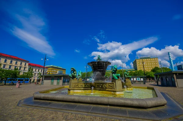 Fuente de agua de los Cinco Continentes en la Plaza Jarntorget, Gotemburgo, Suecia — Foto de Stock