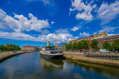 Şehir merkezindeki Gothenburg nehre turist tekne