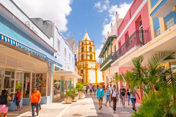 CAMAGUEY, CUBA - 4 SEPTEMBRE 2015 : Vue sur la rue du centre-ville du patrimoine mondial de l'UNESCO — Photo