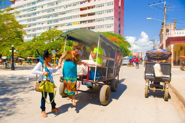 シエゴ ・ デ ・ アビラ、キューバ - 2015 年 9 月 5 日: 地域の首都のダウンタウン. — ストック写真