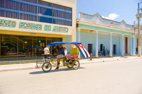 지방 자본의 치에 고 디 아 빌라, 쿠바-2015 년 9 월 5 일: 시내. — 스톡 사진