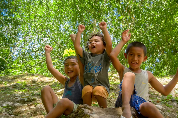 Cute local boys in Cahal Pech, Belize — Stock Photo, Image