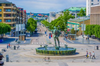 Gothenburg şehir merkezinde Poseidon heykeli