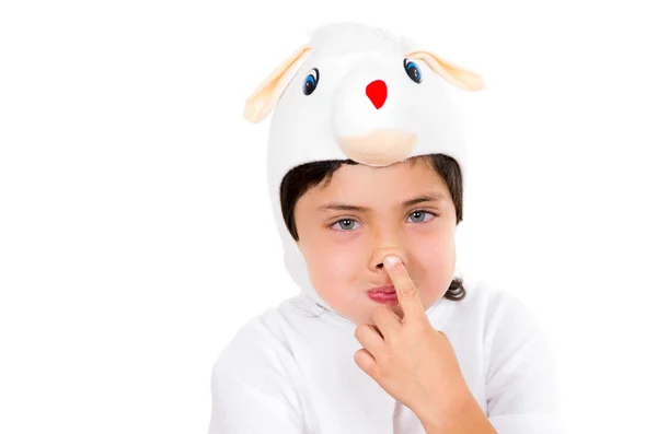 Carino giovane ragazzo vestito in costume coniglietto rendendo adorabili volti isolati su sfondo bianco — Foto Stock