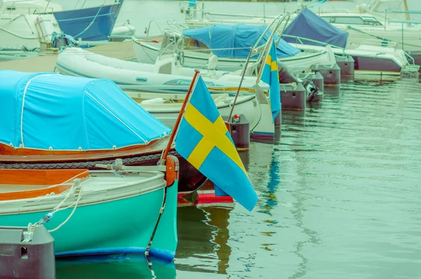 Boats lined up in a dock — Stock Photo, Image