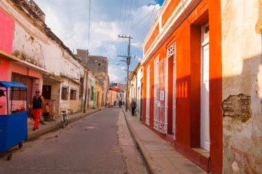 Camagüey, Cuba - 4 Eylül 2015: Sokak görünümü Unesco miras şehir merkezinin