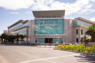 Quicentro shopping centre as seen from Avenue Naciones Unidas on a glorious sunny day
