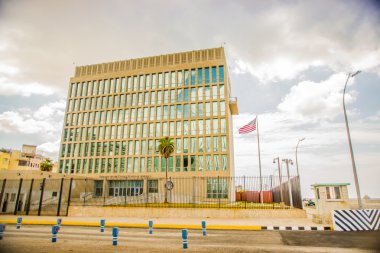 Havana, Küba - 30 Ağustos 2015: ABD Büyükelçiliği'nin şehir adını Havana, Küba.