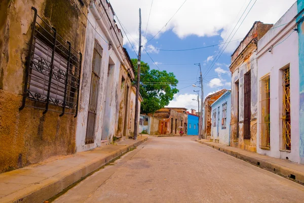 CAMAGUEY, CUBA - 4 de septiembre de 2015: Vista de la calle del centro de la ciudad patrimonio de la UNESCO —  Fotos de Stock