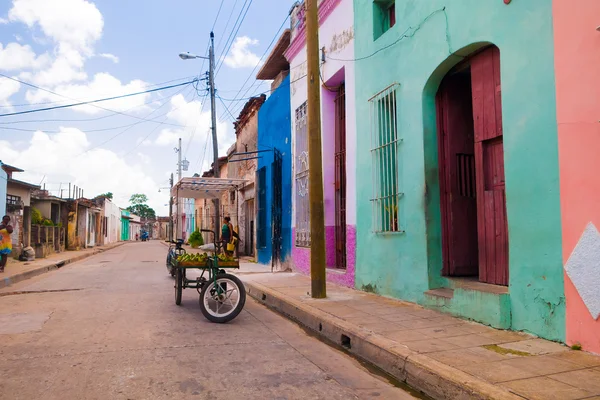 CAMAGUEY, CUBA - 4 de septiembre de 2015: Vista de la calle del centro de la ciudad patrimonio de la UNESCO —  Fotos de Stock