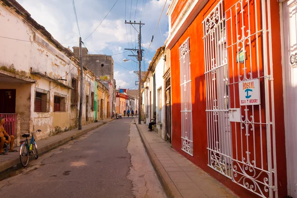 Camaguey, Cuba - 4 September 2015: De mening van de straat van Unesco erfgoed city centre — Stockfoto