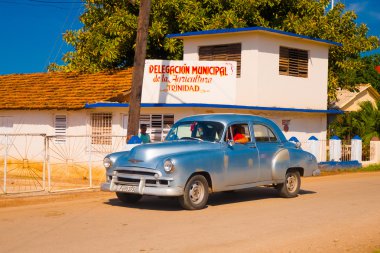 Trinidad, Küba - 8 Eylül 2015: Eski Amerikan arabaları ambargo için her gün nedeniyle kullanılan