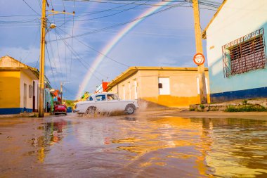 Trinidad, Küba - 8 Eylül 2015: Sular altında sokaklarda Unesco tarafından dünya mirası özel İçilir