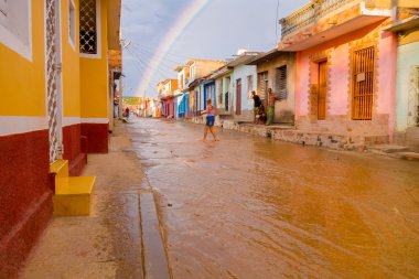 Trinidad, Küba - 8 Eylül 2015: Sular altında sokaklarda Unesco tarafından dünya mirası özel İçilir