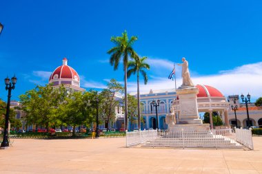 Trinidad, Küba - 12 Eylül 2015: Cienfuegos eyaletinin başkenti olan güney kıyısında bir şehir.