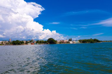 Trinidad, Küba - 12 Eylül 2015: Cienfuegos eyaletinin başkenti olan güney kıyısında bir şehir.