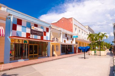 Trinidad, Küba - 12 Eylül 2015: Cienfuegos eyaletinin başkenti olan güney kıyısında bir şehir.