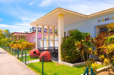 Trinidad, Küba - 12 Eylül 2015: Cienfuegos eyaletinin başkenti olan güney kıyısında bir şehir.