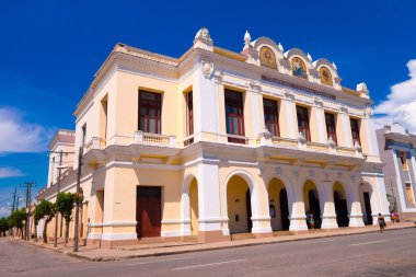 Cienfuegos, Cuba - 12 Eylül 2015: Tiyatro Tomas Terry Cienfuegos, Küba'da bina. Eski şehir Unesco Dünya Mirası olduğunu.