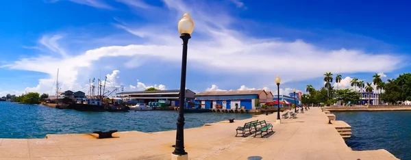 Trinidad, Küba - 12 Eylül 2015: Cienfuegos eyaletinin başkenti olan güney kıyısında bir şehir. — Stok fotoğraf