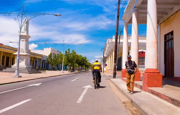 Trinidad, Cuba - 12 de septiembre de 2015: Capital de la provincia de Cienfuegos, es una ciudad en la costa sur. —  Fotos de Stock
