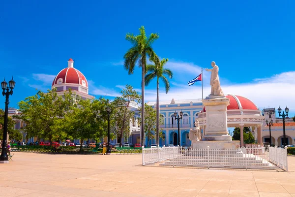 TRINIDAD, CUBA - 12 de setembro de 2015: Capital da Província de Cienfuegos, é uma cidade na costa sul . — Fotografia de Stock