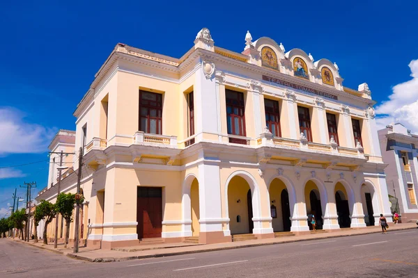 Cienfuegos, 쿠바-2015 년 9 월 12 일: 극장 토마스 테리 Cienfuegos, 쿠바에서 건물. 구시가 유네스코 세계 문화 유산. — 스톡 사진