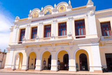 Cienfuegos, Cuba - 12 Eylül 2015: Tiyatro Tomas Terry Cienfuegos, Küba'da bina. Eski şehir Unesco Dünya Mirası olduğunu.