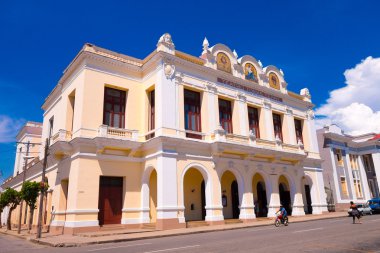 Cienfuegos, Cuba - 12 Eylül 2015: Tiyatro Tomas Terry Cienfuegos, Küba'da bina. Eski şehir Unesco Dünya Mirası olduğunu.