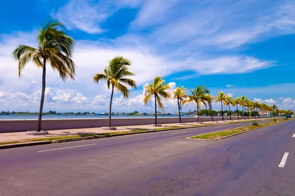 Trinidad, Küba - 12 Eylül 2015: Cienfuegos eyaletinin başkenti olan güney kıyısında bir şehir.