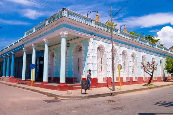 Trinidad, Kuba - szeptember 12-én 2015-ig: Cienfuegos tartomány fővárosa, a város déli partján. — Stock Fotó