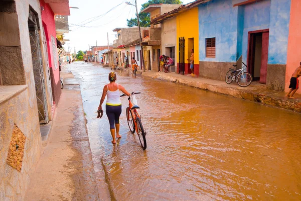 TRINIDAD, CUBA - SEPTEMBER 8, 2015:  Flooded streets in designated a World Heritage Site by UNESCO — Stock Photo, Image