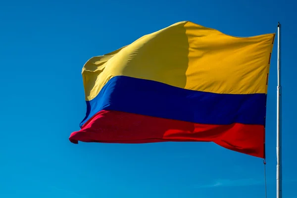 Bandera de Colombia en un poste — Foto de Stock