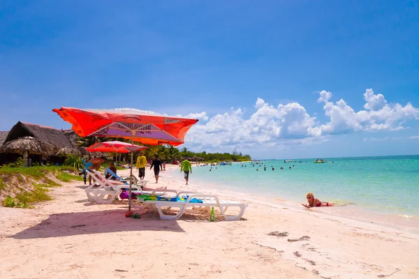 Vinales, Kuba - 12 září 2015: Cayo Jutias pláž v severním pobřeží Kuby — Stock fotografie