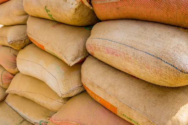 Mucchio di borse con caffè colombiano, Manizales, Colombia — Foto Stock