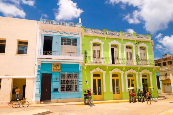 CAMAGUEY, CUBA - 4 de setembro de 2015: Vista de rua do centro da cidade patrimonial da UNESCO — Fotografia de Stock