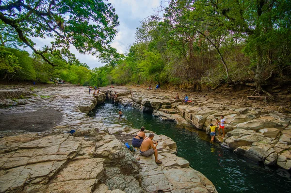 Los Cangilones de Gualaca è uno dei migliori bagni naturali della provincia di Chiriqui e una delle principali attrazioni turistiche — Foto Stock