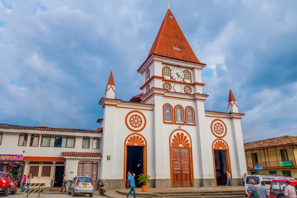 Schöne kirche in der stadt villamaria, kolumbien — Stockfoto